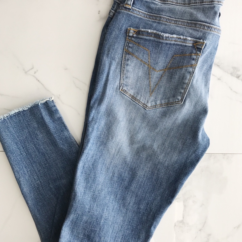 Light Wash Distressed VIGOSS Jeans